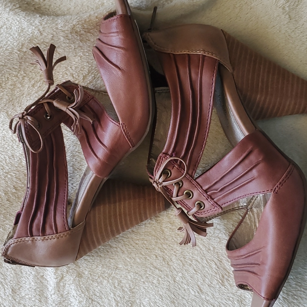 Seychelles Special Edition leather heels, size 7